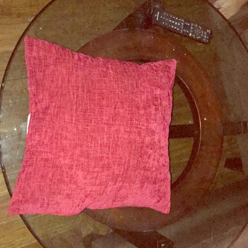 I'm selling a red pillow